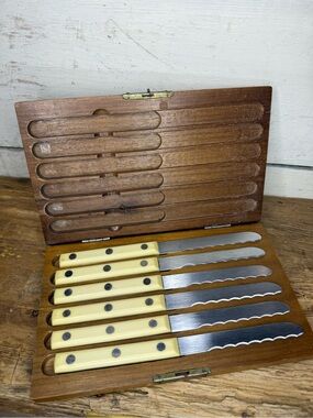 Vtg Simmons Set of 6 Stainless Steak Knives Original Wood Box Bakelite Handles